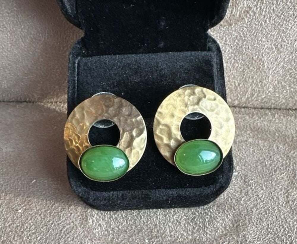 Vintage Hammered Gold Tone Disc Stud Earrings with Green Jade Cabochon Accents